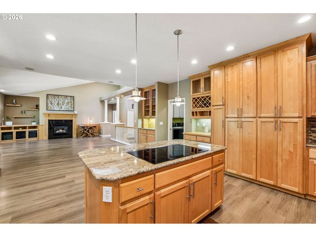 8297 Sw HAYDEN Dr, Beaverton, OR 97007