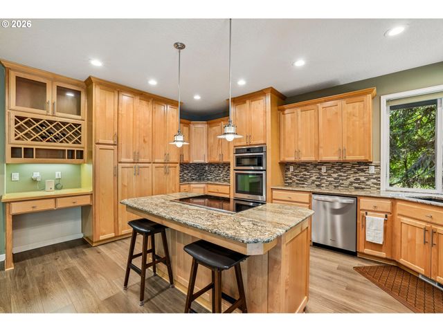 8297 Sw HAYDEN Dr, Beaverton, OR 97007