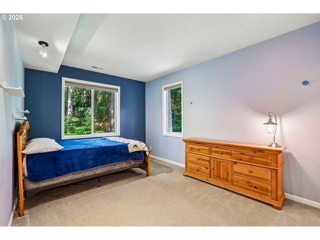 8297 Sw HAYDEN Dr, Beaverton, OR 97007