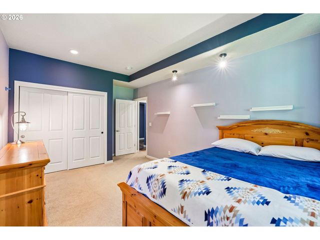 8297 Sw HAYDEN Dr, Beaverton, OR 97007