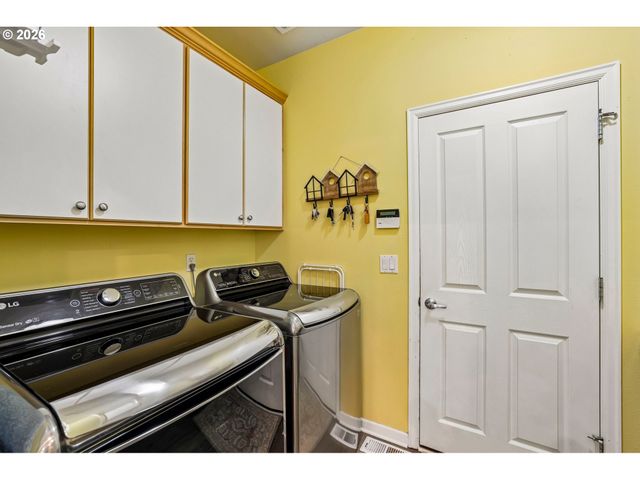 8297 Sw HAYDEN Dr, Beaverton, OR 97007