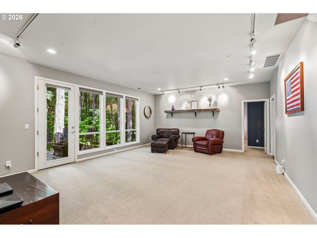 8297 Sw HAYDEN Dr, Beaverton, OR 97007