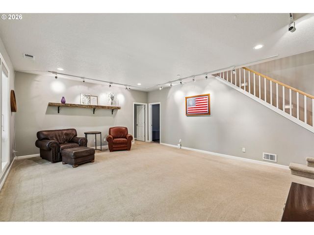 8297 Sw HAYDEN Dr, Beaverton, OR 97007