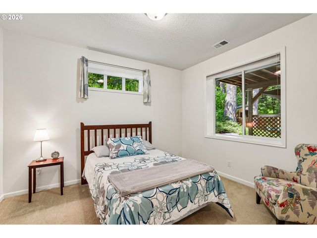 8297 Sw HAYDEN Dr, Beaverton, OR 97007