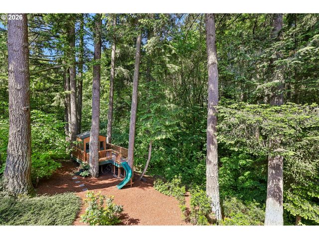 8297 Sw HAYDEN Dr, Beaverton, OR 97007