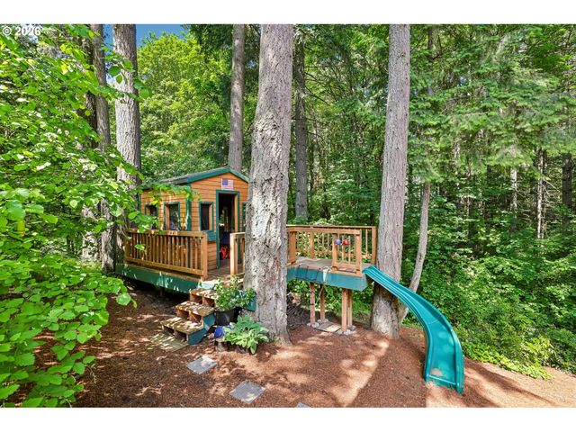 8297 Sw HAYDEN Dr, Beaverton, OR 97007