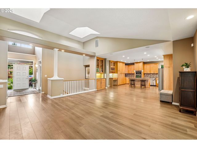 8297 Sw HAYDEN Dr, Beaverton, OR 97007