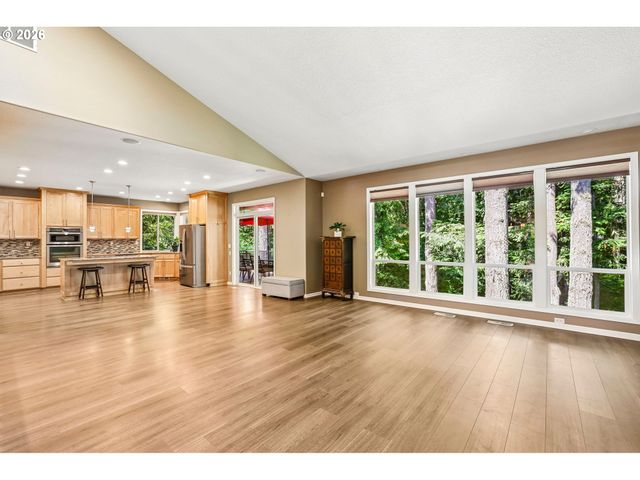 8297 Sw HAYDEN Dr, Beaverton, OR 97007