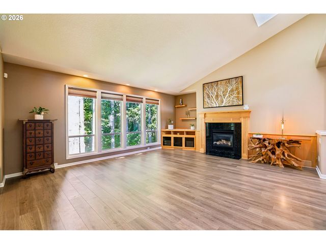 8297 Sw HAYDEN Dr, Beaverton, OR 97007