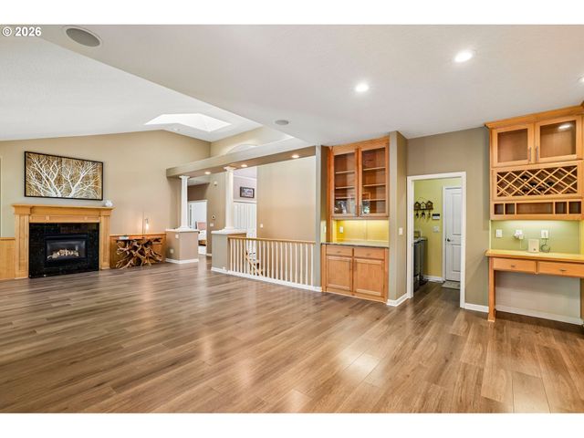 8297 Sw HAYDEN Dr, Beaverton, OR 97007