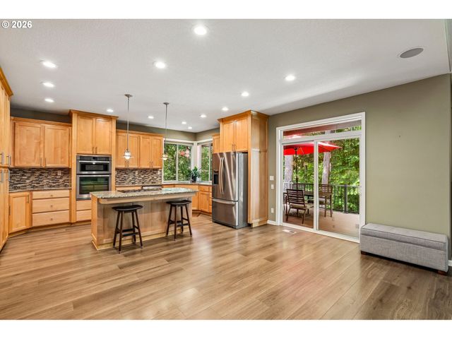8297 Sw HAYDEN Dr, Beaverton, OR 97007