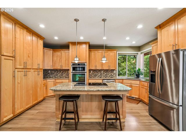 8297 Sw HAYDEN Dr, Beaverton, OR 97007