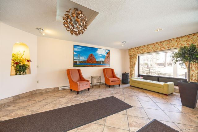 160 Academy Street 1E, Poughkeepsie, NY 12601