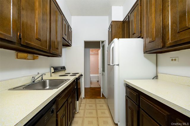 160 Academy Street 1E, Poughkeepsie, NY 12601