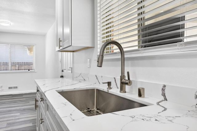 61 Brentford Cir, Sacramento, CA 95823