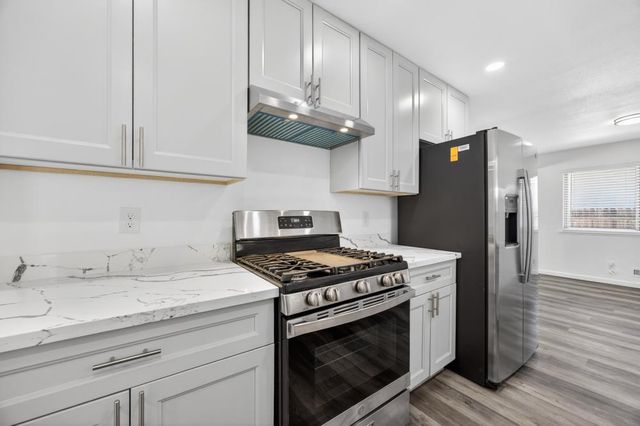 61 Brentford Cir, Sacramento, CA 95823