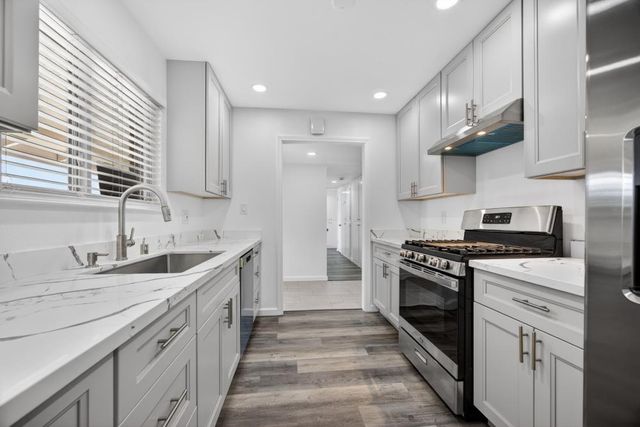 61 Brentford Cir, Sacramento, CA 95823