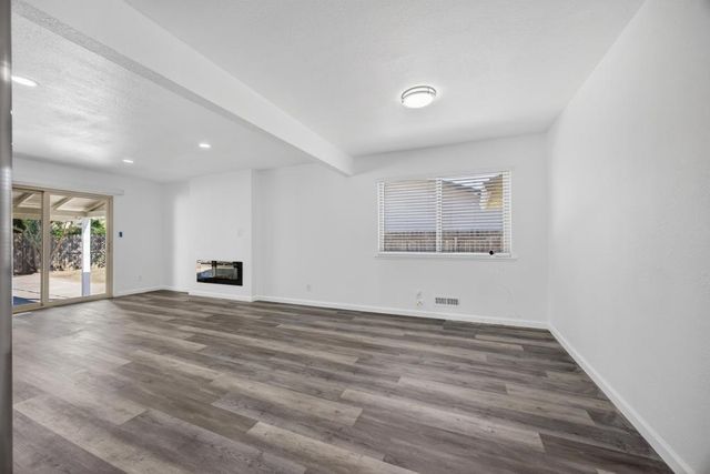 61 Brentford Cir, Sacramento, CA 95823