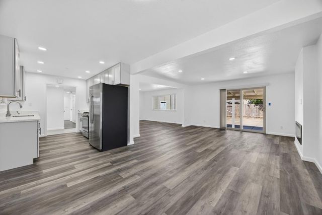 61 Brentford Cir, Sacramento, CA 95823