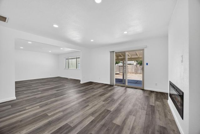 61 Brentford Cir, Sacramento, CA 95823