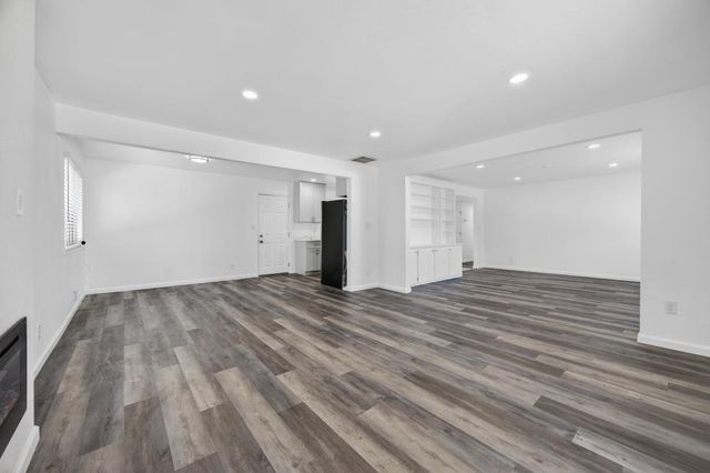 61 Brentford Cir, Sacramento, CA 95823