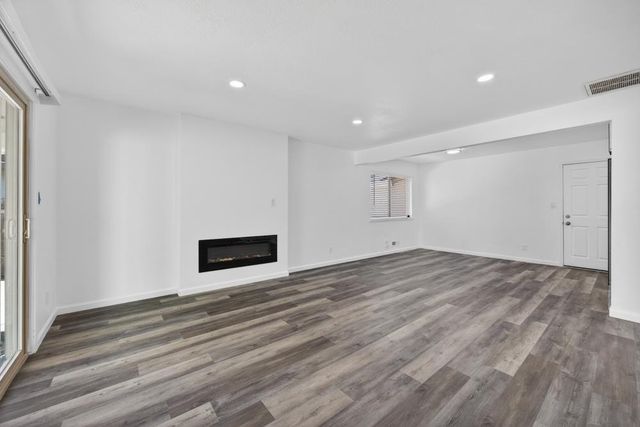 61 Brentford Cir, Sacramento, CA 95823