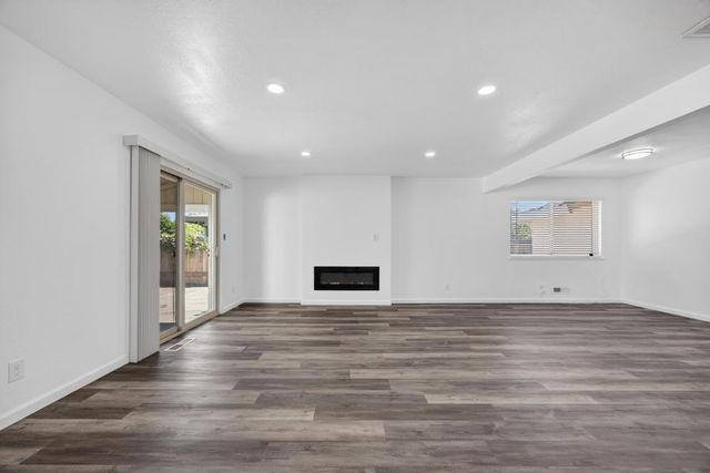 61 Brentford Cir, Sacramento, CA 95823