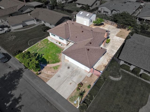 61 Brentford Cir, Sacramento, CA 95823