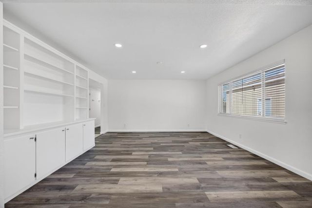 61 Brentford Cir, Sacramento, CA 95823