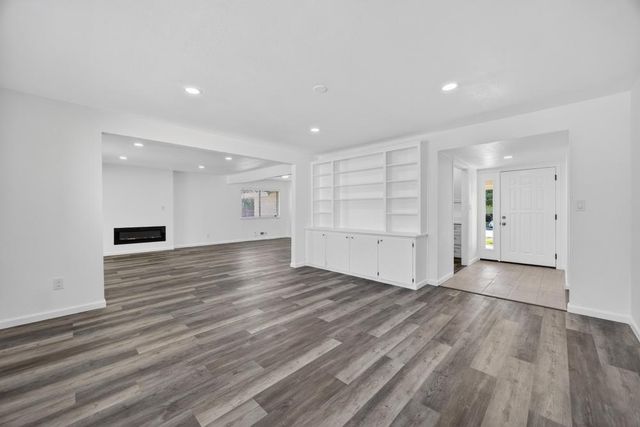 61 Brentford Cir, Sacramento, CA 95823