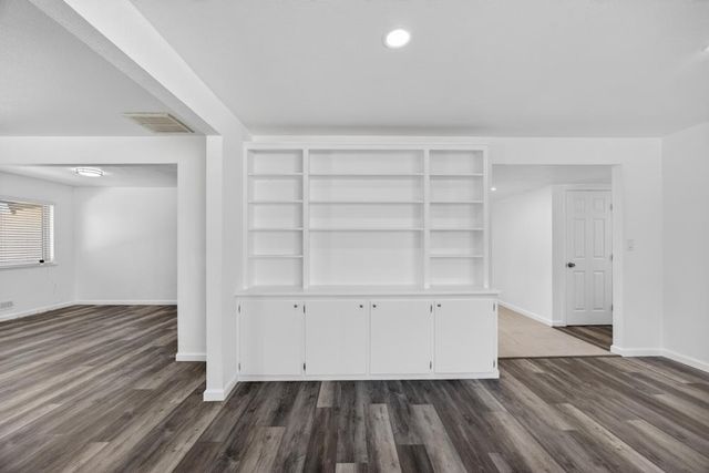 61 Brentford Cir, Sacramento, CA 95823