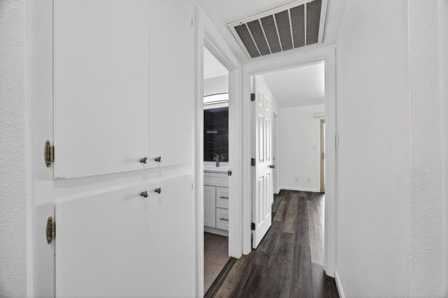 61 Brentford Cir, Sacramento, CA 95823