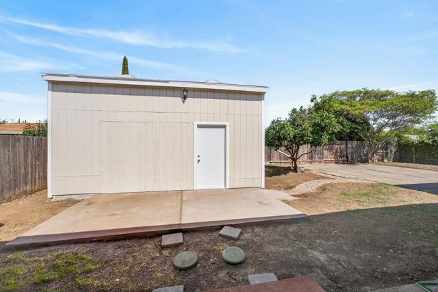 61 Brentford Cir, Sacramento, CA 95823