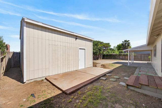 61 Brentford Cir, Sacramento, CA 95823