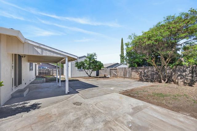 61 Brentford Cir, Sacramento, CA 95823