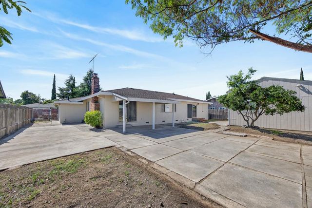 61 Brentford Cir, Sacramento, CA 95823