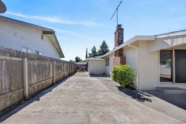 61 Brentford Cir, Sacramento, CA 95823