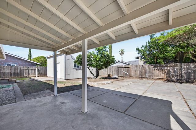 61 Brentford Cir, Sacramento, CA 95823