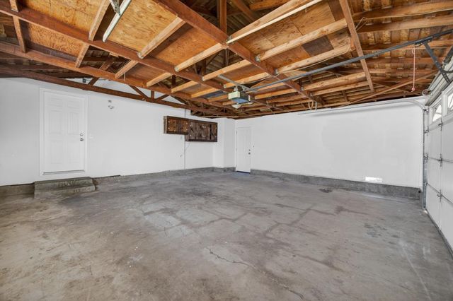 61 Brentford Cir, Sacramento, CA 95823