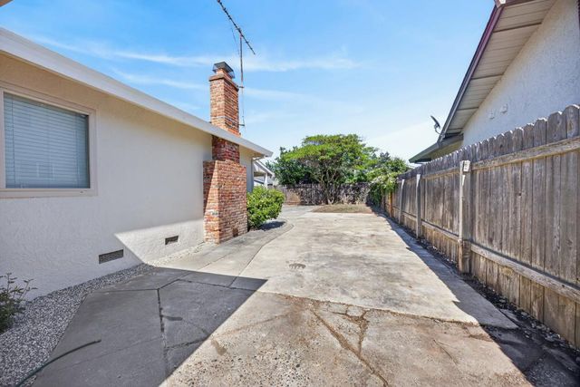 61 Brentford Cir, Sacramento, CA 95823