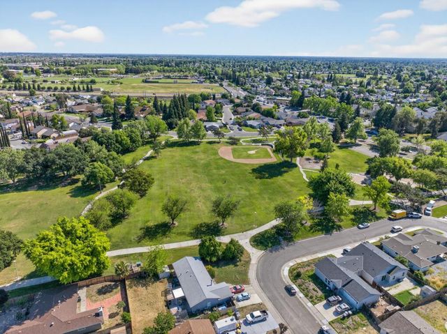 61 Brentford Cir, Sacramento, CA 95823