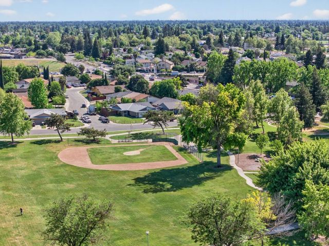 61 Brentford Cir, Sacramento, CA 95823