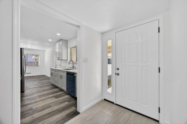 61 Brentford Cir, Sacramento, CA 95823