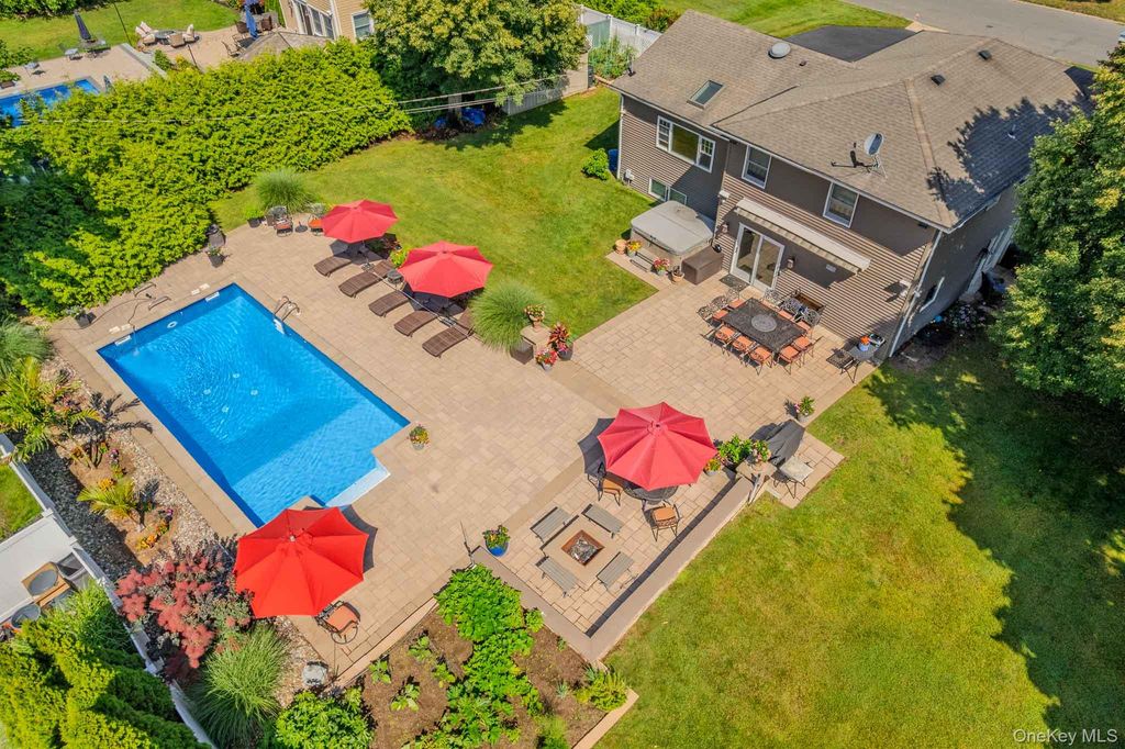 8 Feather Lane, Commack, NY 11725 — photo 3