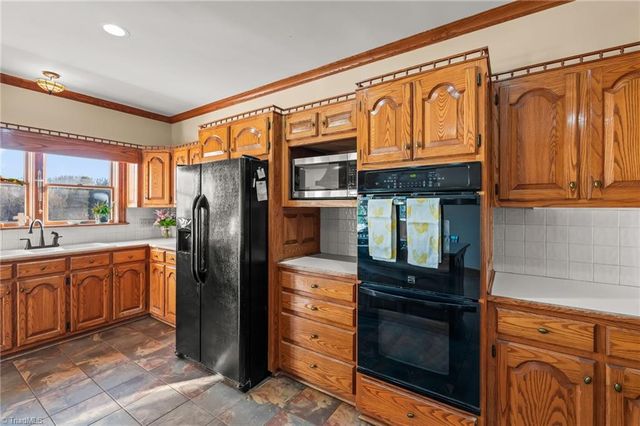 8350 Holler Farm Road, Clemmons, NC 27012