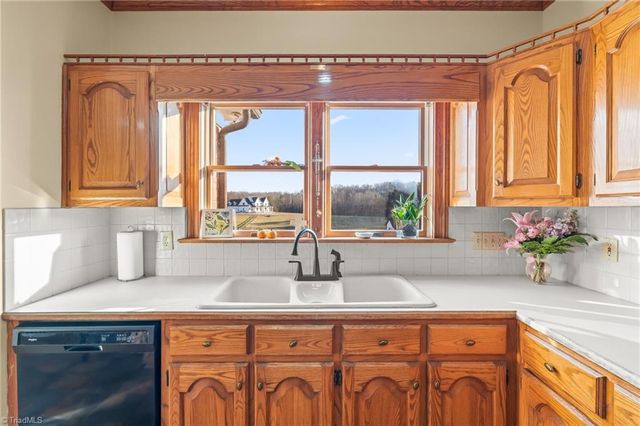 8350 Holler Farm Road, Clemmons, NC 27012