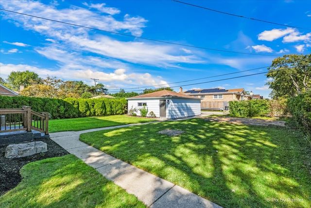 7232 W Oakton Street, Niles, IL 60714