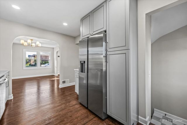 7232 W Oakton Street, Niles, IL 60714