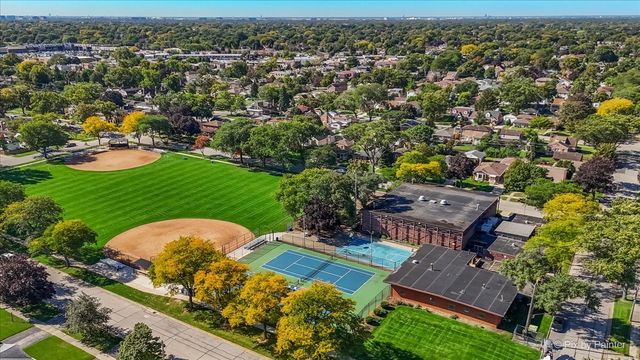7232 W Oakton Street, Niles, IL 60714