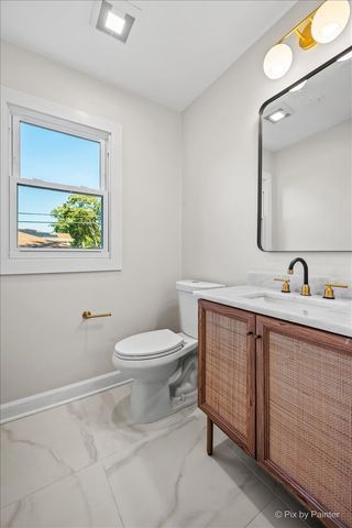 7232 W Oakton Street, Niles, IL 60714